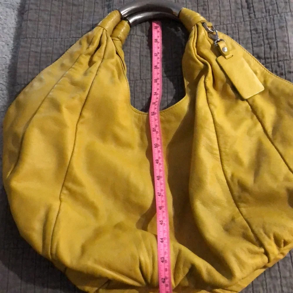 Kenneth Cole Mustard bag . - Picture 5 of 6